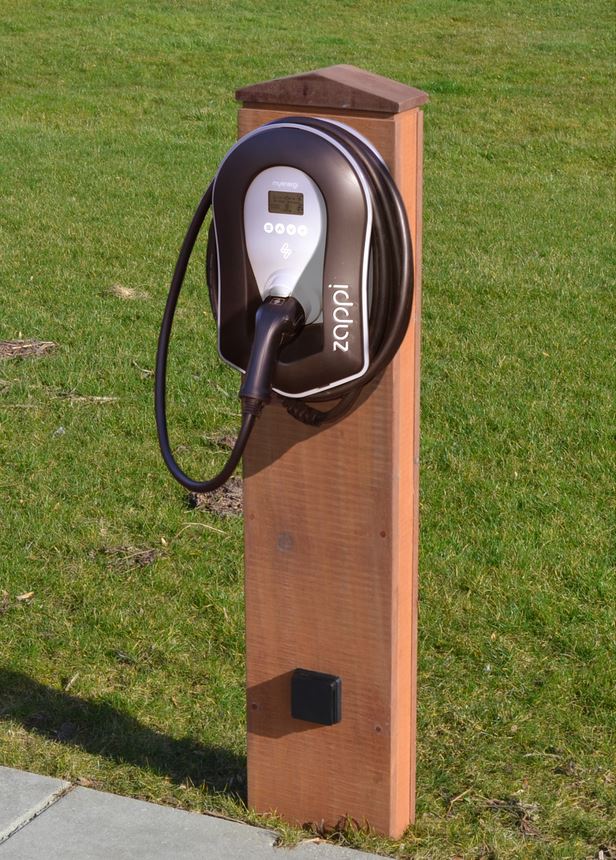 Azobe-Zippy230V Ladesäule Verkleidung Hafenholz inkl. Steckdose